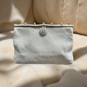 Antique Elegant Cream Bag With Gold Chain